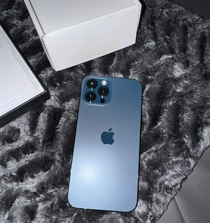 Iphone 12 pro Max en très bonne état 128 GB