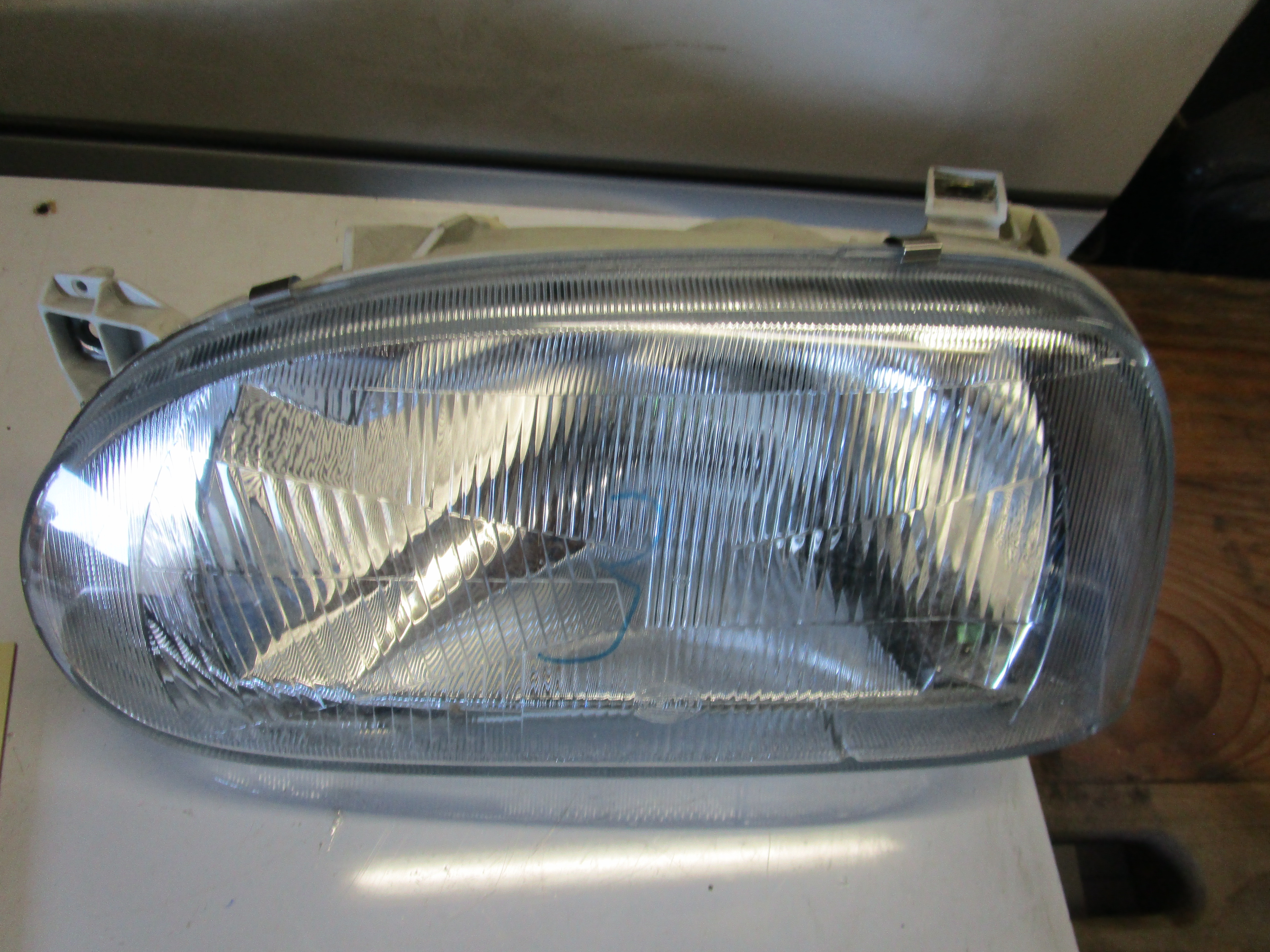 Phare neuf pour Volkswagen Vento