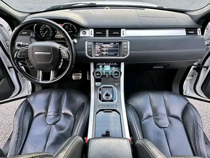 Je mets en vente ma Range rover évoque 2.0 bien propre en bon état de fonctionnement