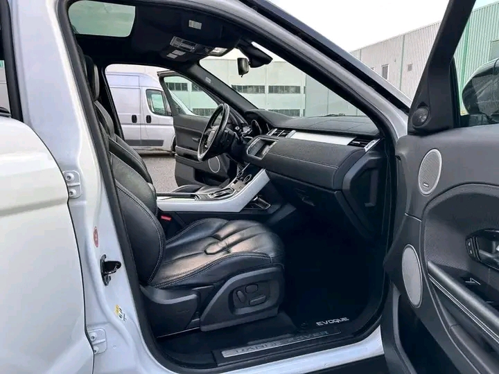 Je mets en vente ma Range rover évoque 2.0 bien propre en bon état de fonctionnement - Miniature 8