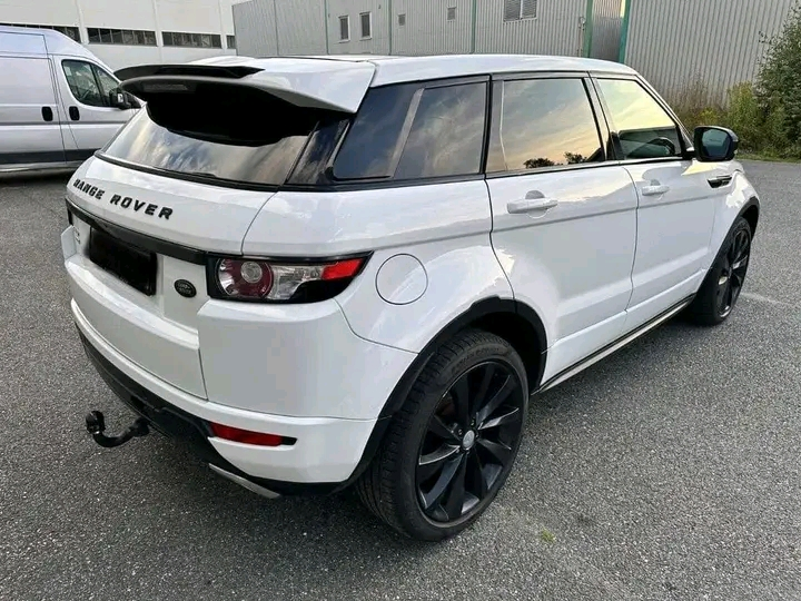 Je mets en vente ma Range rover évoque 2.0 bien propre en bon état de fonctionnement - Miniature 9