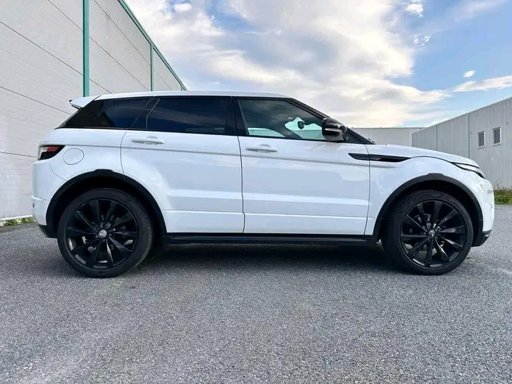 Je mets en vente ma Range rover évoque 2.0 bien propre en bon état de fonctionnement - Miniature 7