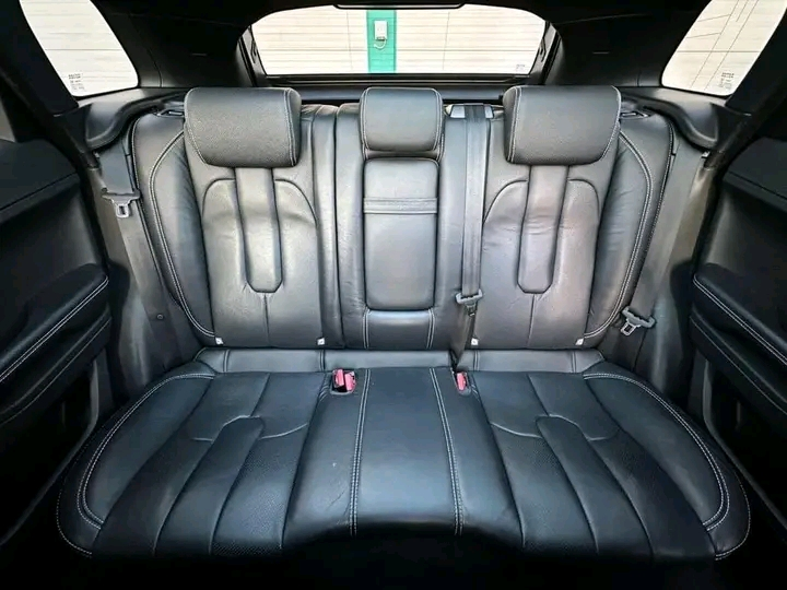 Je mets en vente ma Range rover évoque 2.0 bien propre en bon état de fonctionnement - Miniature 2