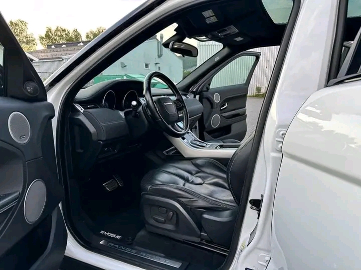 Je mets en vente ma Range rover évoque 2.0 bien propre en bon état de fonctionnement - Miniature 4