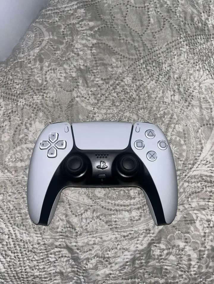 Sony playstation 5 Authentic - Miniature 2