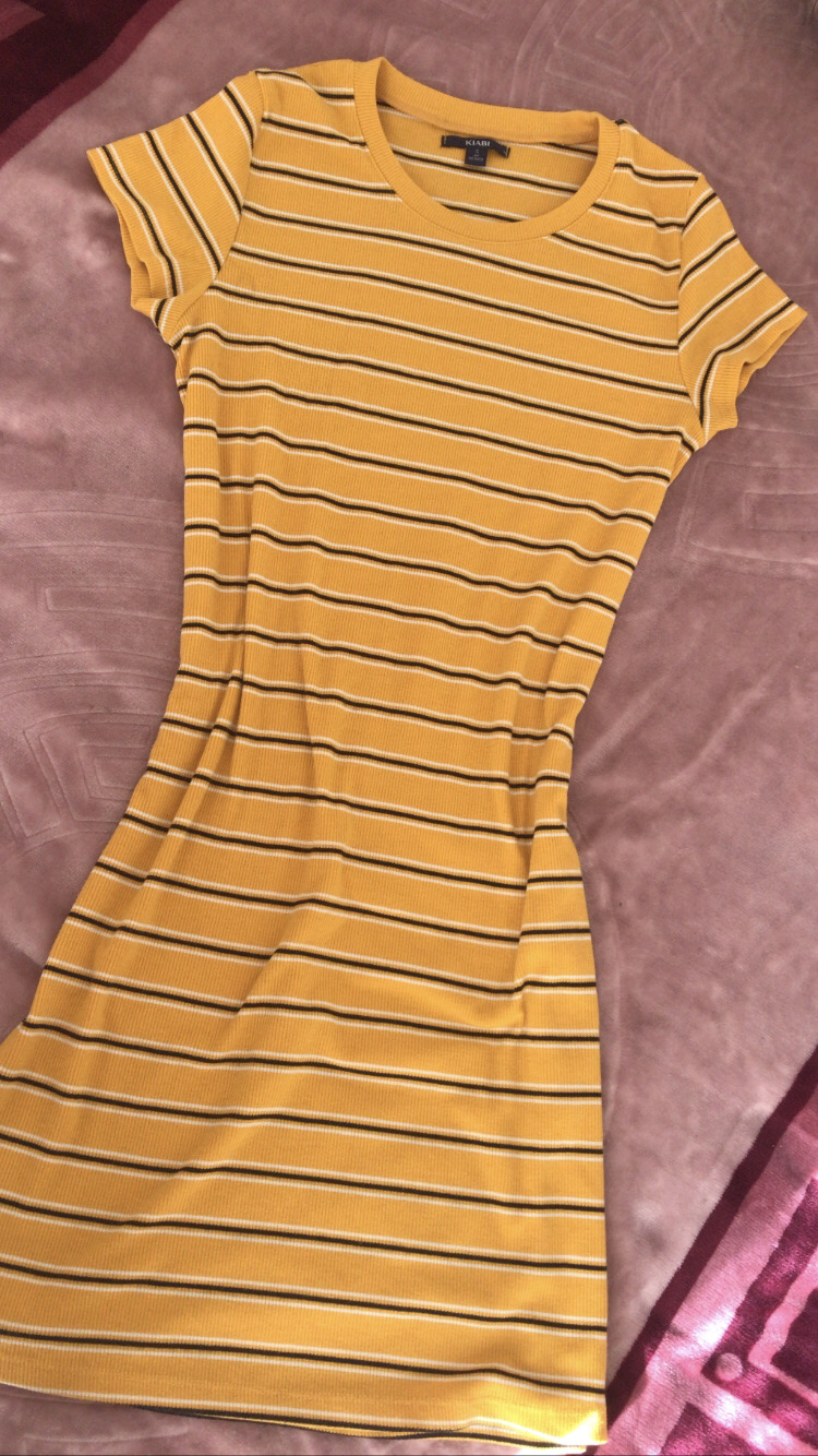 Une robe simple jaune pour les fines 😍