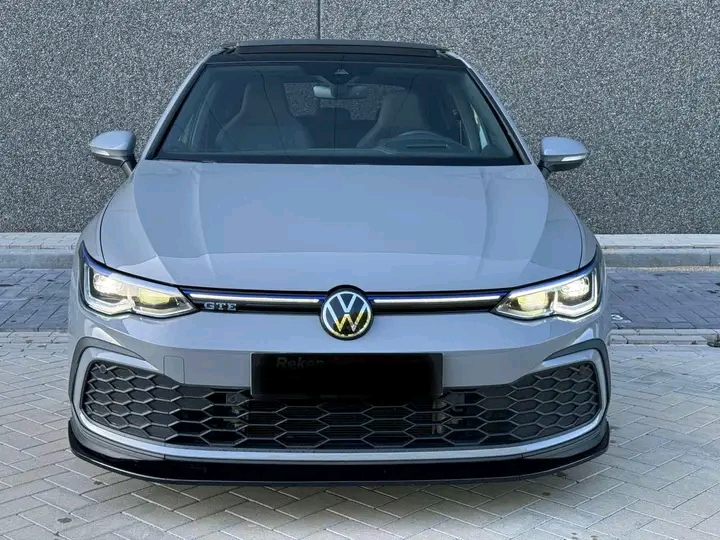 Je mets en vente mon Volkswagen golf qui est en très bon état de fonctionnement bien propre - Miniature 3