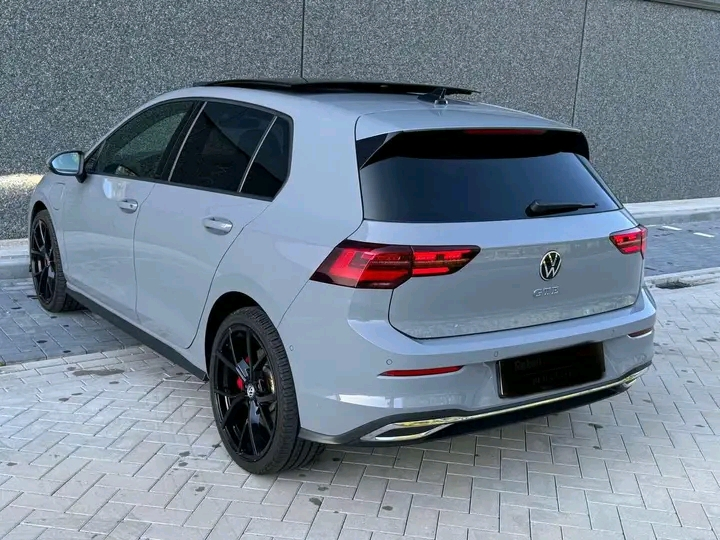 Je mets en vente mon Volkswagen golf qui est en très bon état de fonctionnement bien propre