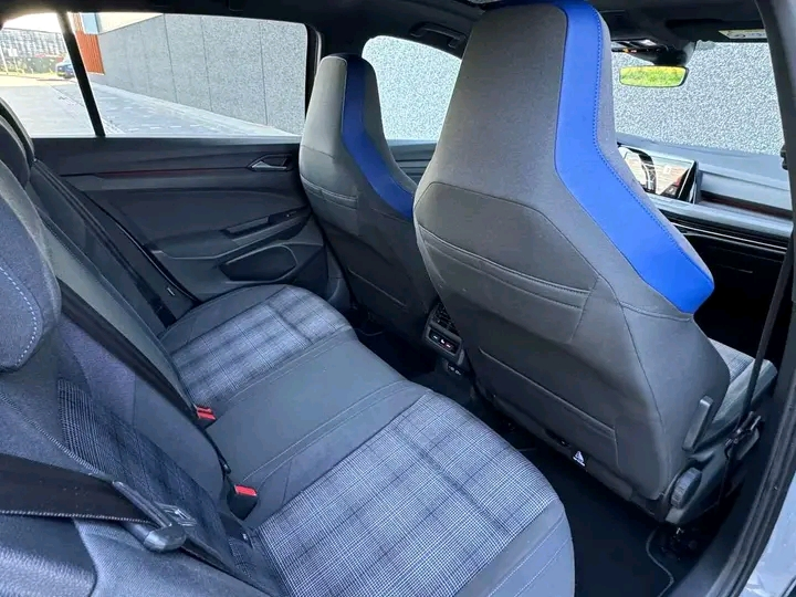 Je mets en vente mon Volkswagen golf qui est en très bon état de fonctionnement bien propre - Miniature 6