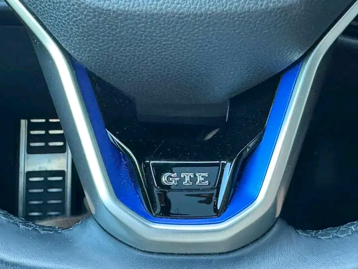 Je mets en vente mon Volkswagen golf qui est en très bon état de fonctionnement bien propre - Miniature 5