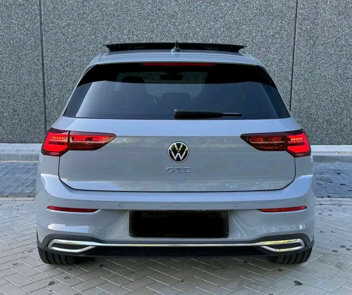 Je mets en vente mon Volkswagen golf qui est en très bon état de fonctionnement bien propre - Miniature 2