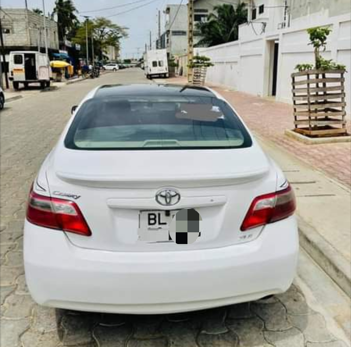 TOYOTA CAMRY  XLE - Miniature 3