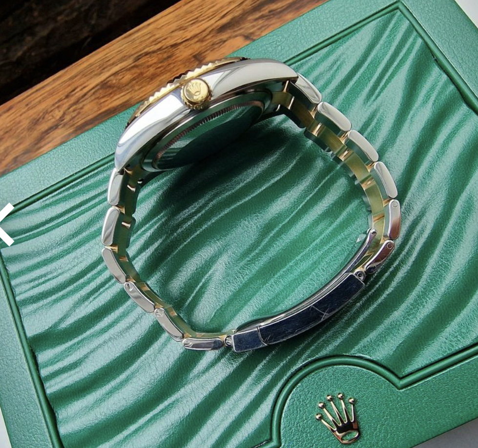 je mets en vente mon rolex sky-dweller