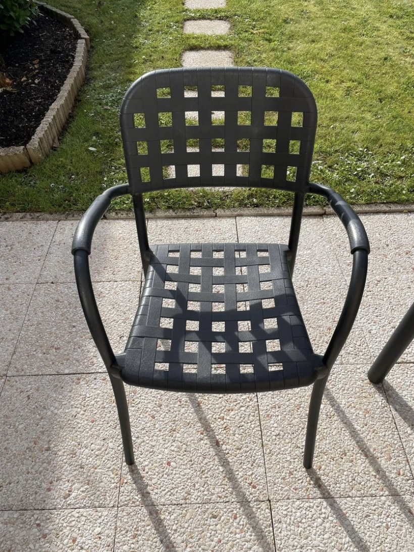 Salon de jardin 6 chaises en très bon état. - Miniature 2