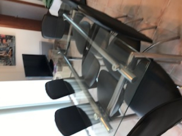 Table à manger en verre