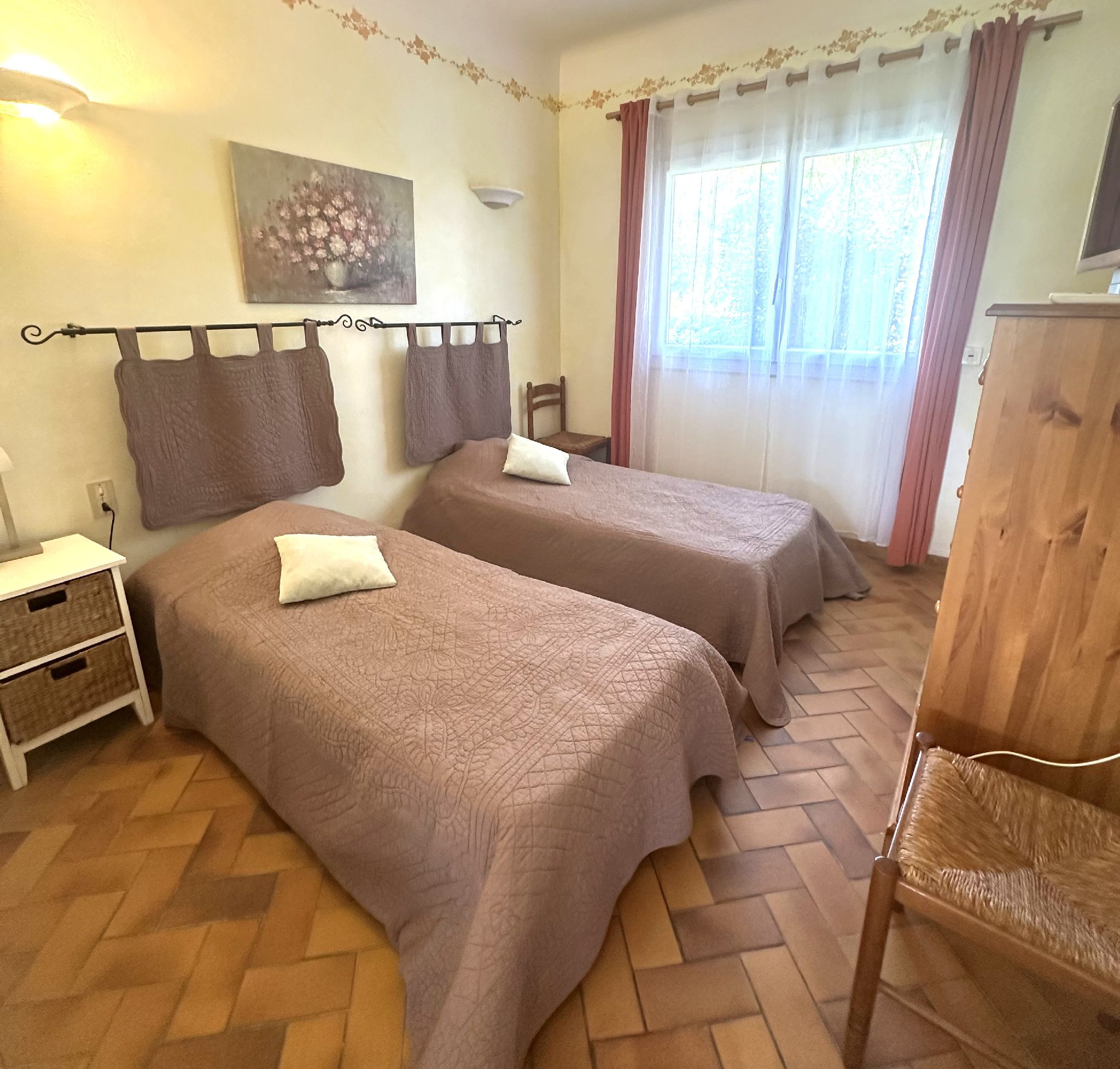 Appartement de type T3 situé au Rez-de-chaussée d'une Villa avec Jardin et Piscine L34 - Miniature 5