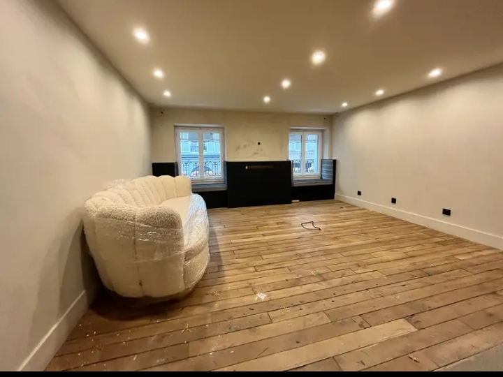 Vends canapé 4 places en tissu côtelé blanc crème