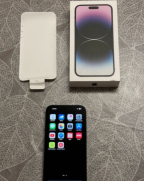 Avendre téléphone iPhone 15 max 512