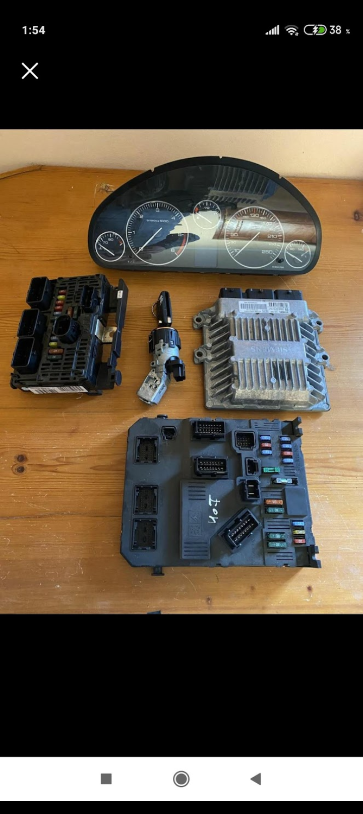Clés de voiture en parfait état à vendre - Miniature 31