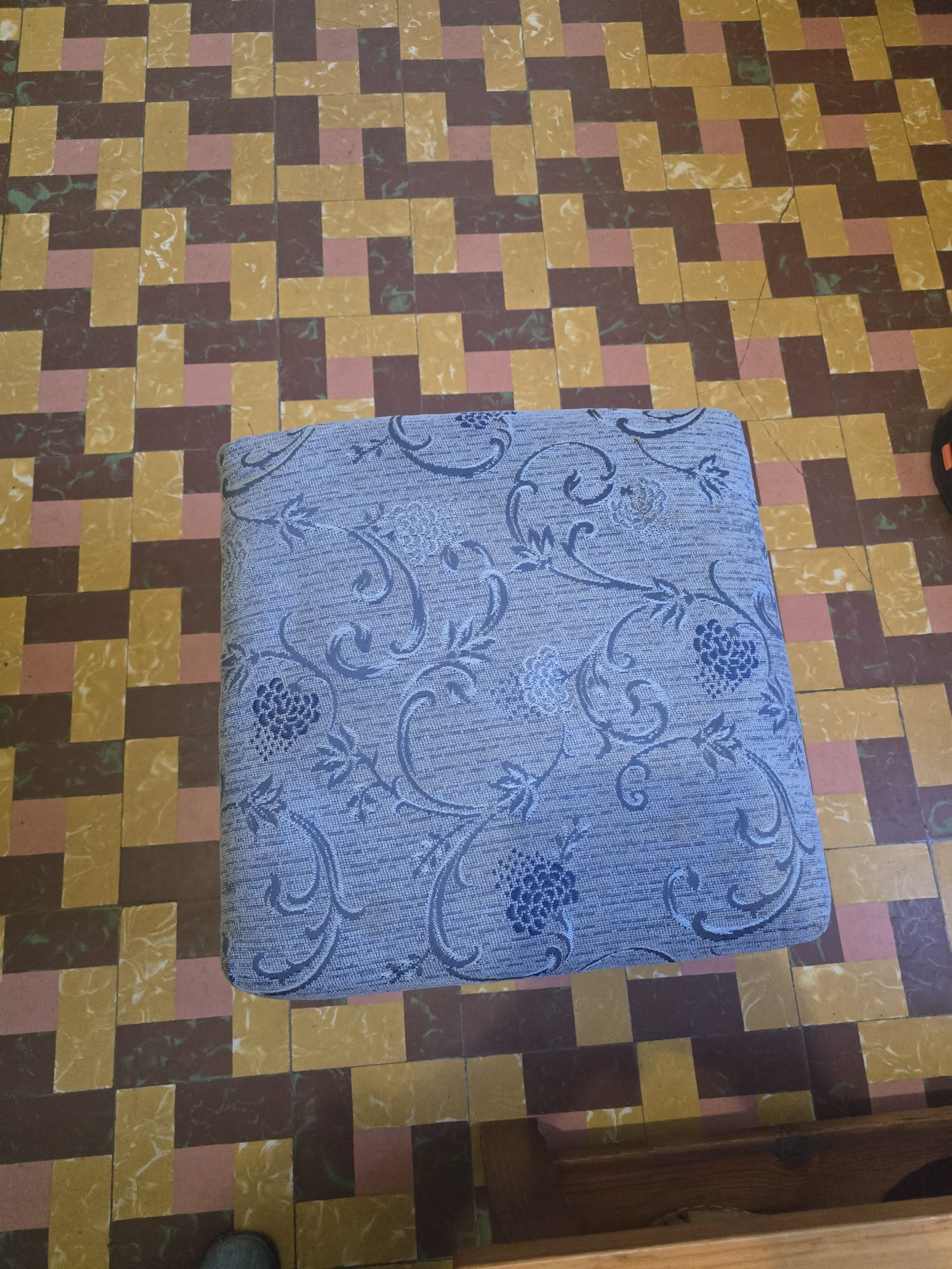 Tabouret ou repose-pieds à 20 euros - Miniature 2