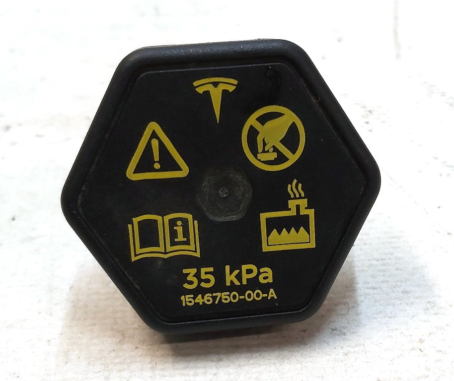 Bouchon de vase d'expansion de liquide de refroidissement Tesla
modèle Y 1546750-00-A