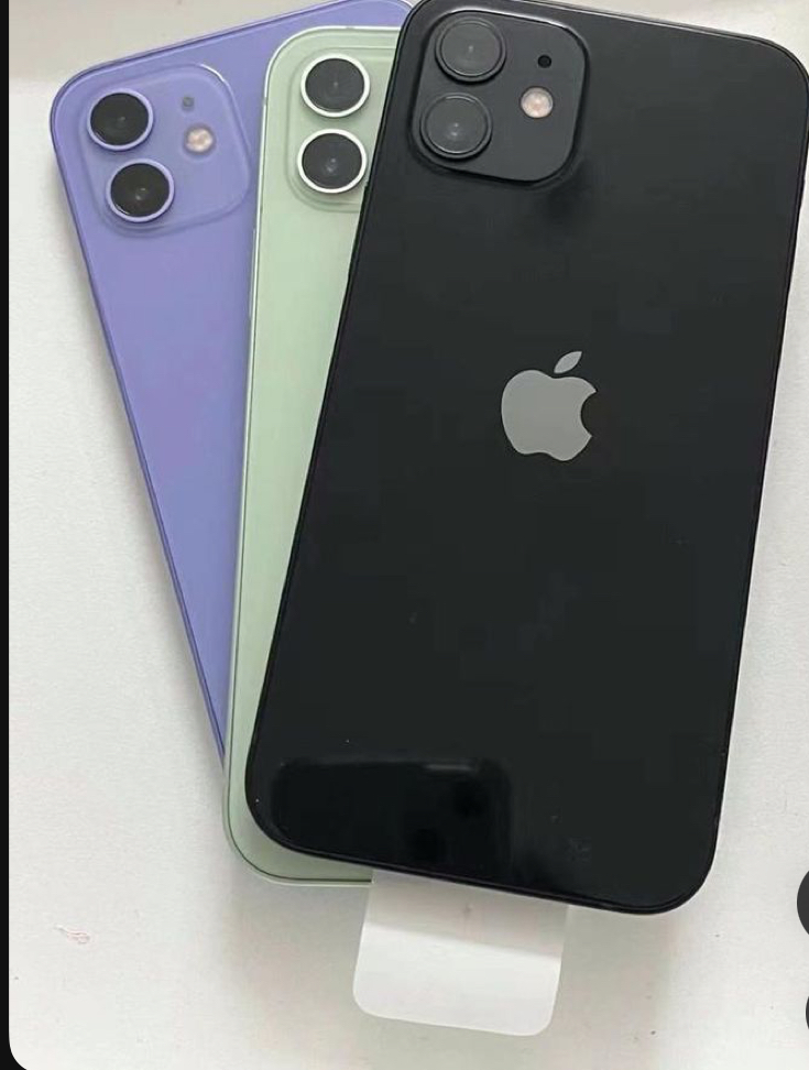 iPhone 12 64GB avec accessoires et garantie - Dès 300€