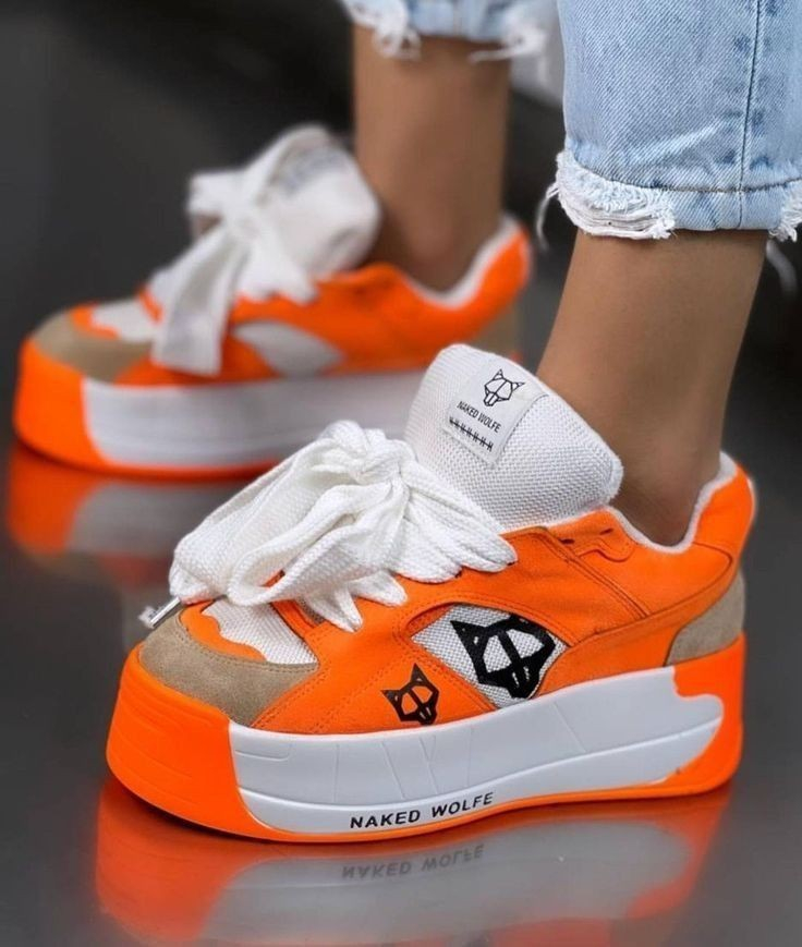 Chaussures basket disponible en lot et en détail 60€ l'unité et 3
paires a 150€