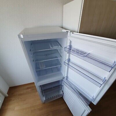 BEKO Frigo Congélateur Réfrigérateur congélateur bas comme neuf RCSA240M30W