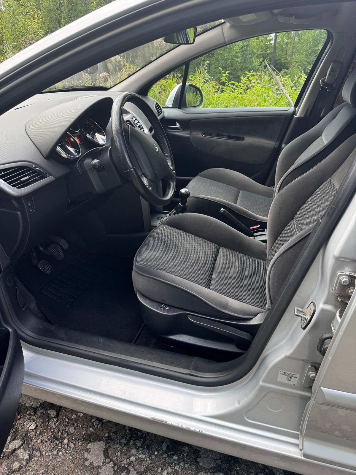 Peugeot 207 1.6-90 D - Miniature 2