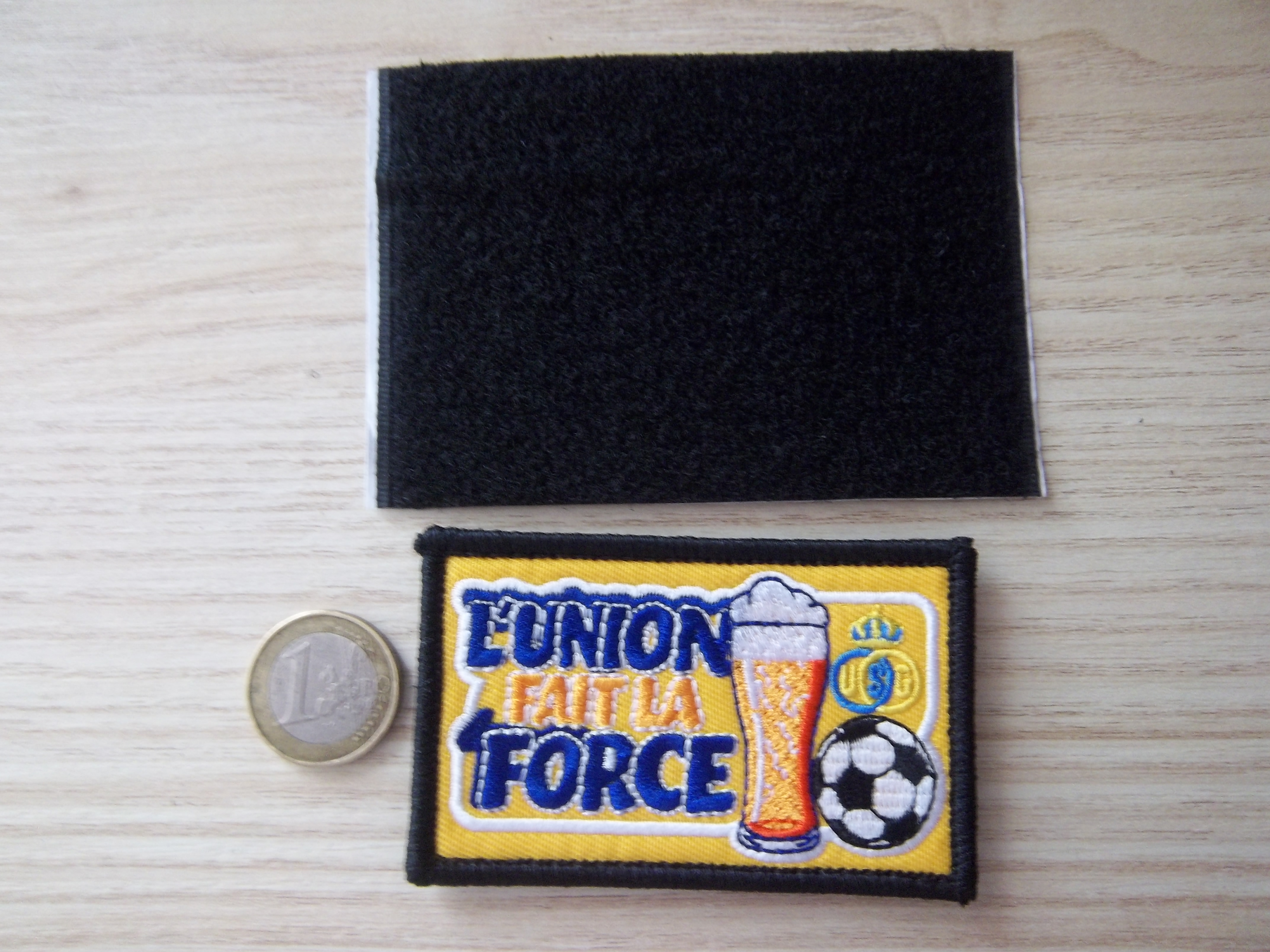Écusson de football humoristique pour collection - Miniature 2