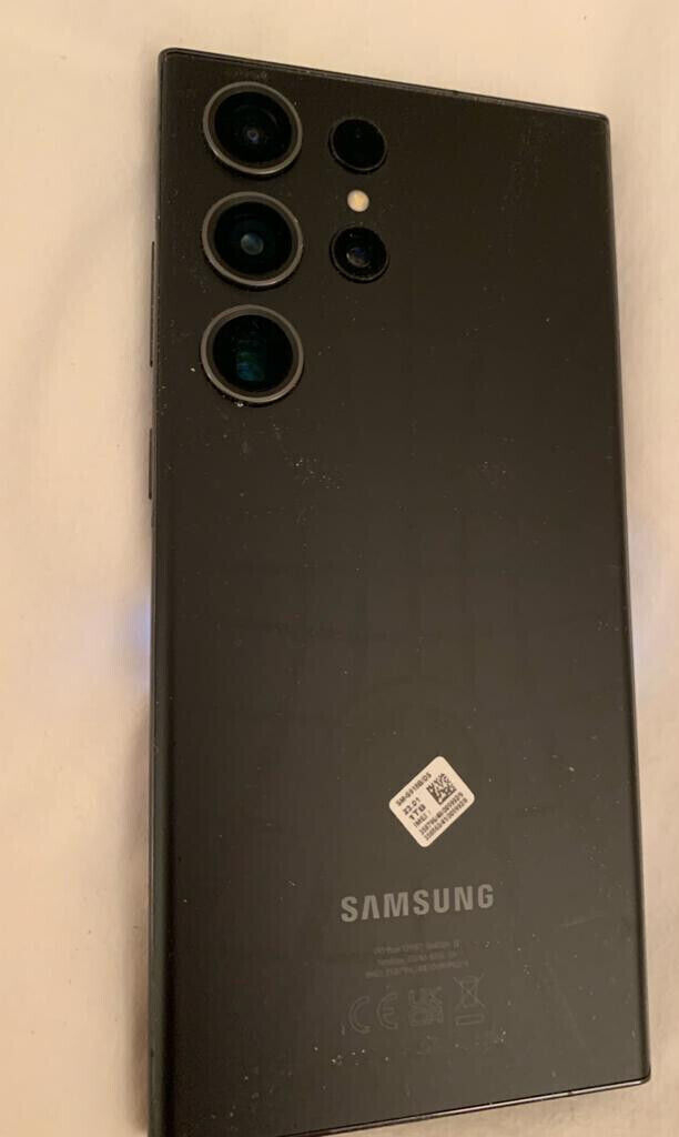 Samsung Galaxy S23 Ultra SM-S918B/DS - 1 To - Graphite
(Déverrouillé)
