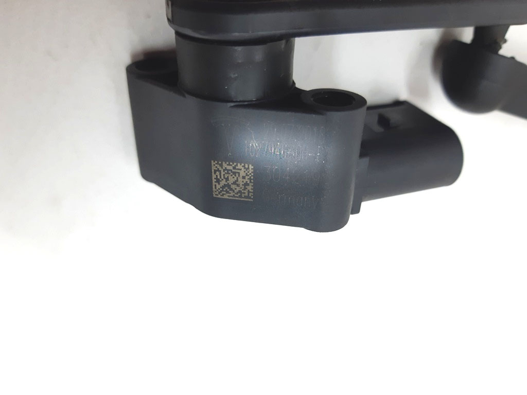Capteur de niveau de suspension pneumatique avant droit Tesla 1027946-00-B