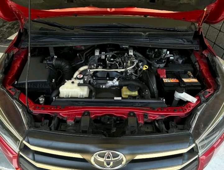 Toyota Innova - Miniature 5