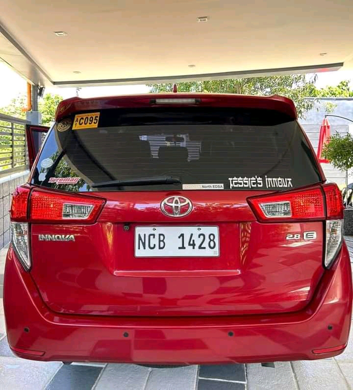 Toyota Innova - Miniature 4