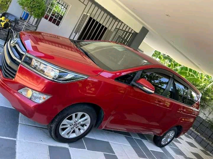 Toyota Innova - Miniature 3