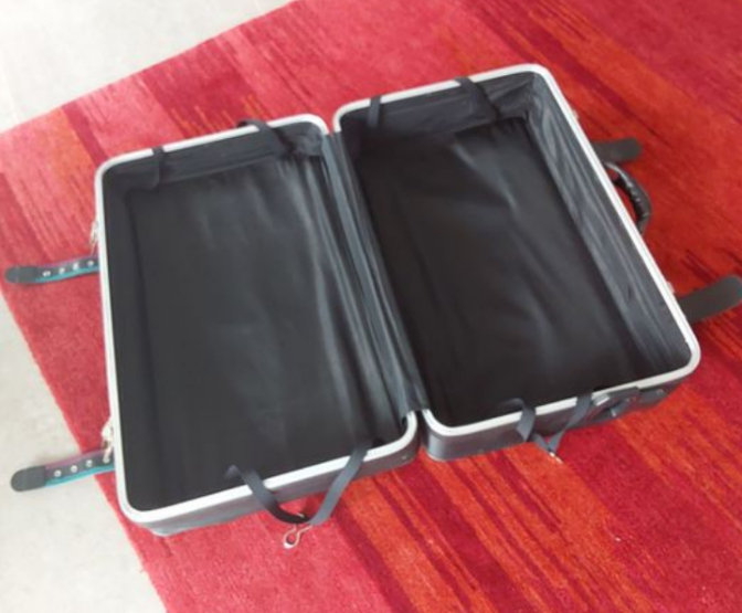 Valise identique roulette