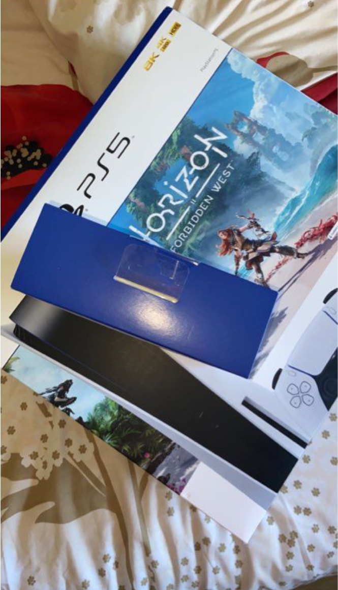 PS5 standard neuve jamais déballé - Miniature 3