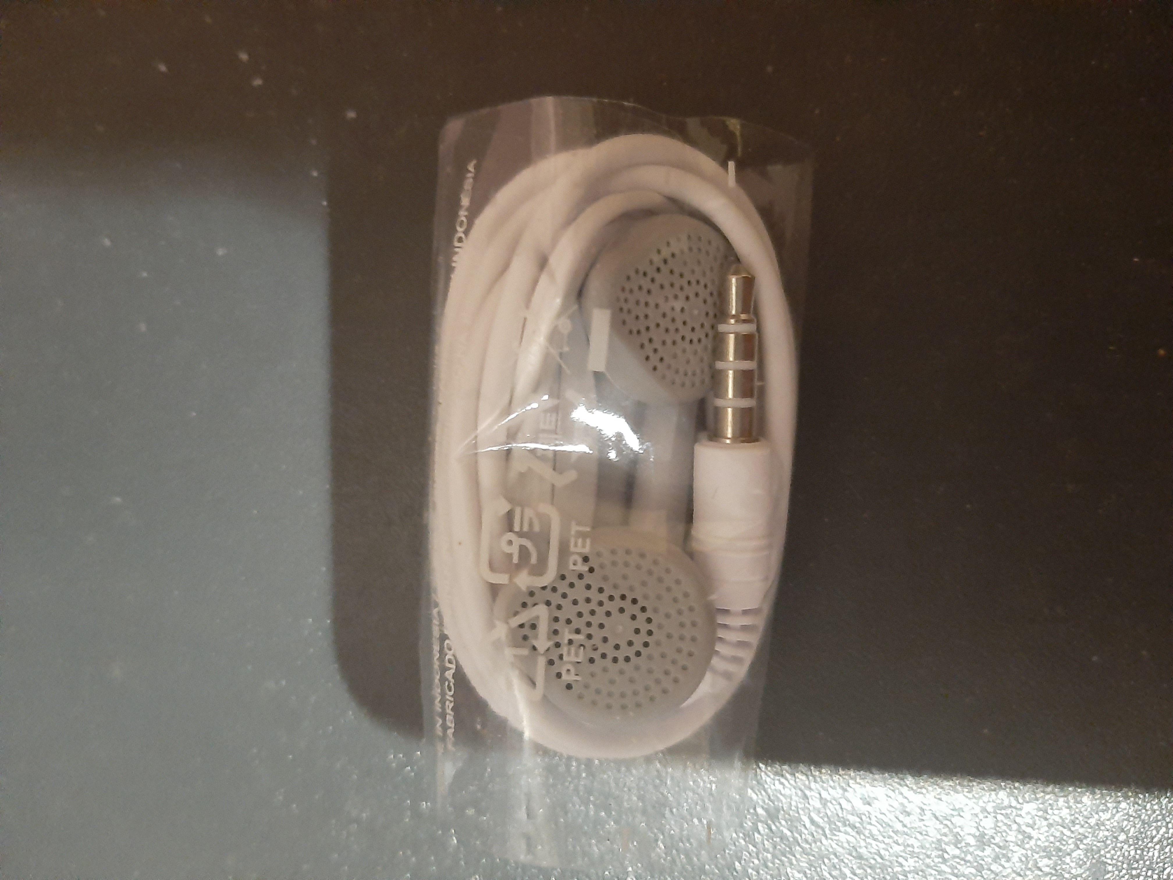 je vends une écoute la marque Samsung comme neuf jamais servi