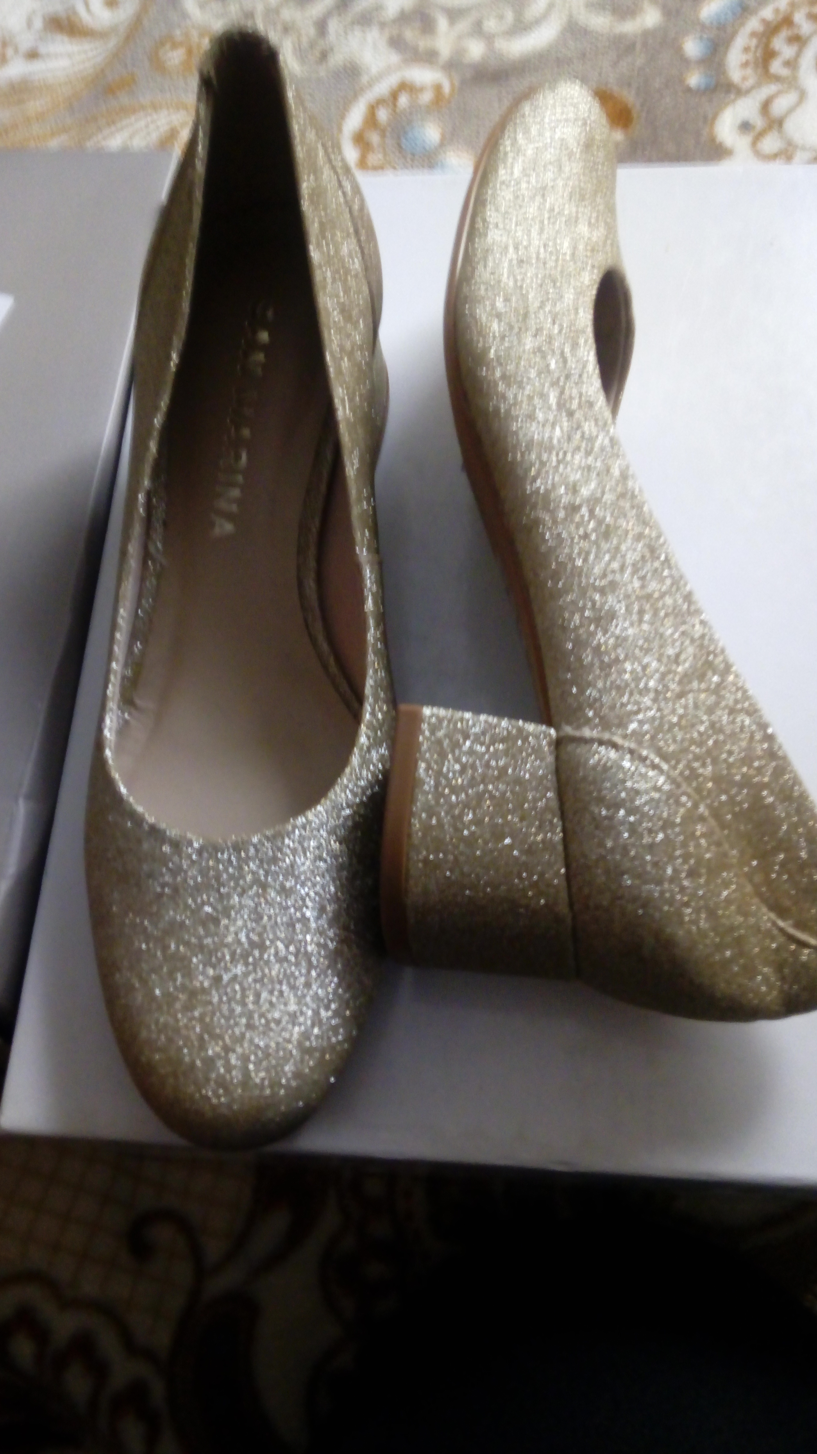 Chaussures dorée marque san marina