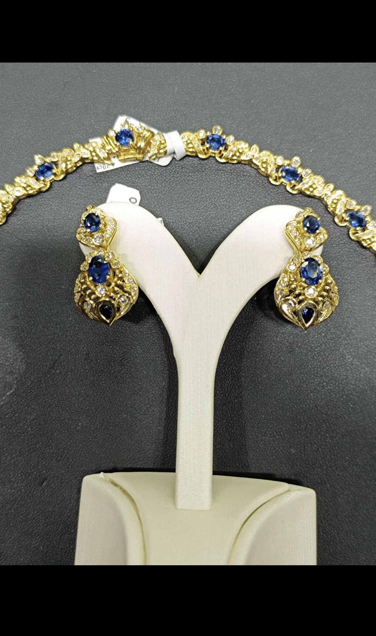 Collier et boucles d’oreilles en or