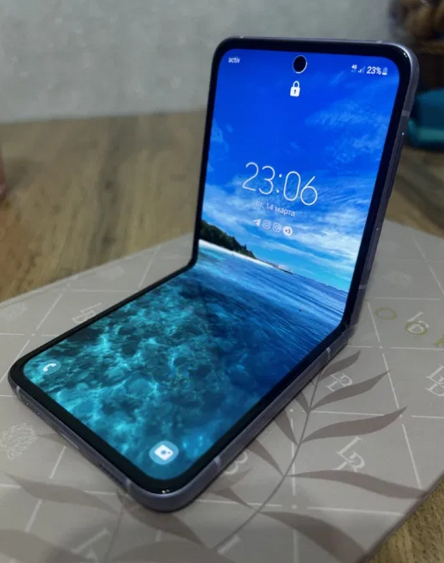 Samsung Galaxy Zflip3 5G / 256 GB