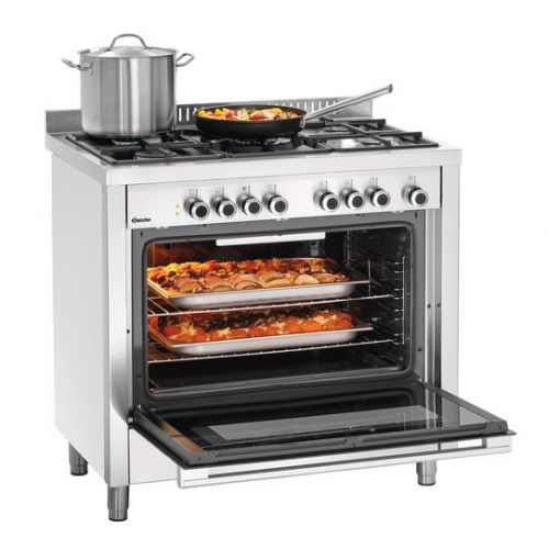 Cuisinière professionnel a 5 brûleurs.