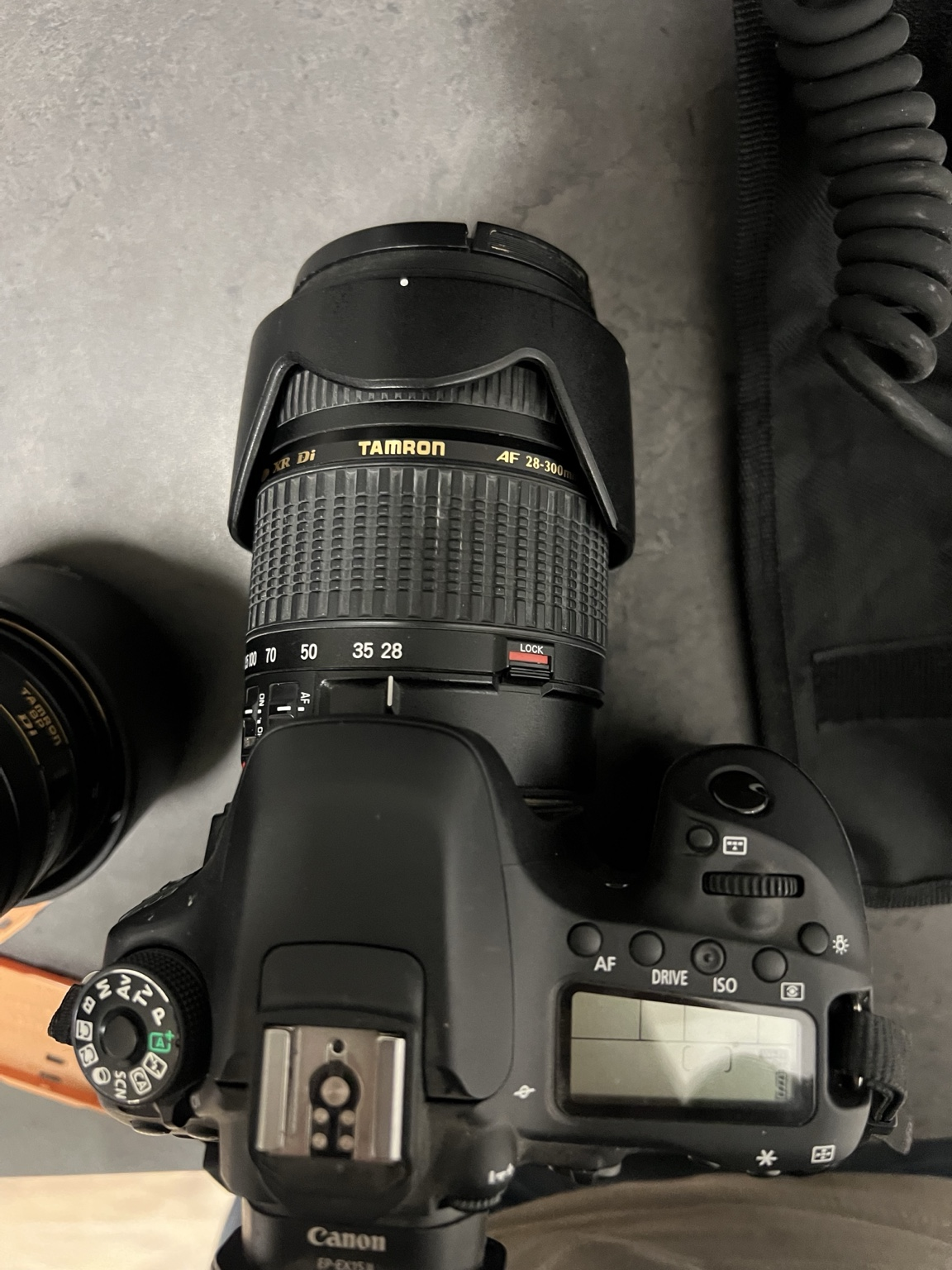 Pack Canon EOS 80D complet avec 3 objectifs Tamron, grip, flash macro, trépied et accessoires - Miniature 5
