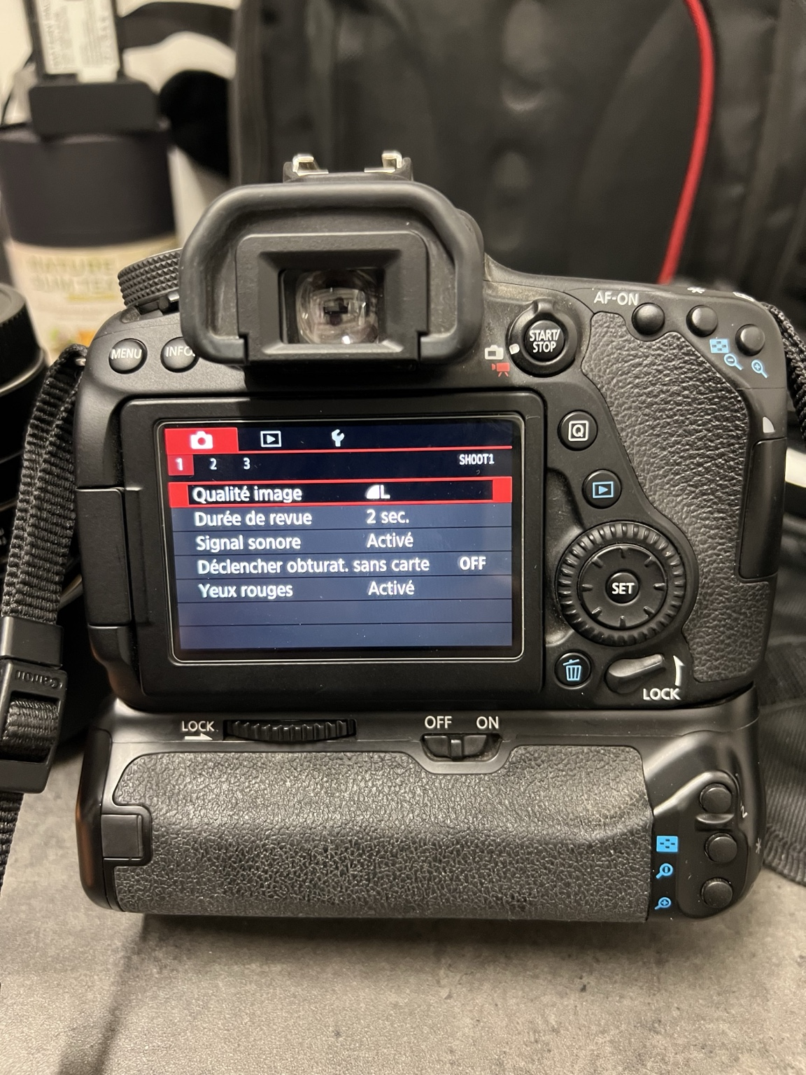 Pack Canon EOS 80D complet avec 3 objectifs Tamron, grip, flash macro, trépied et accessoires - Miniature 4