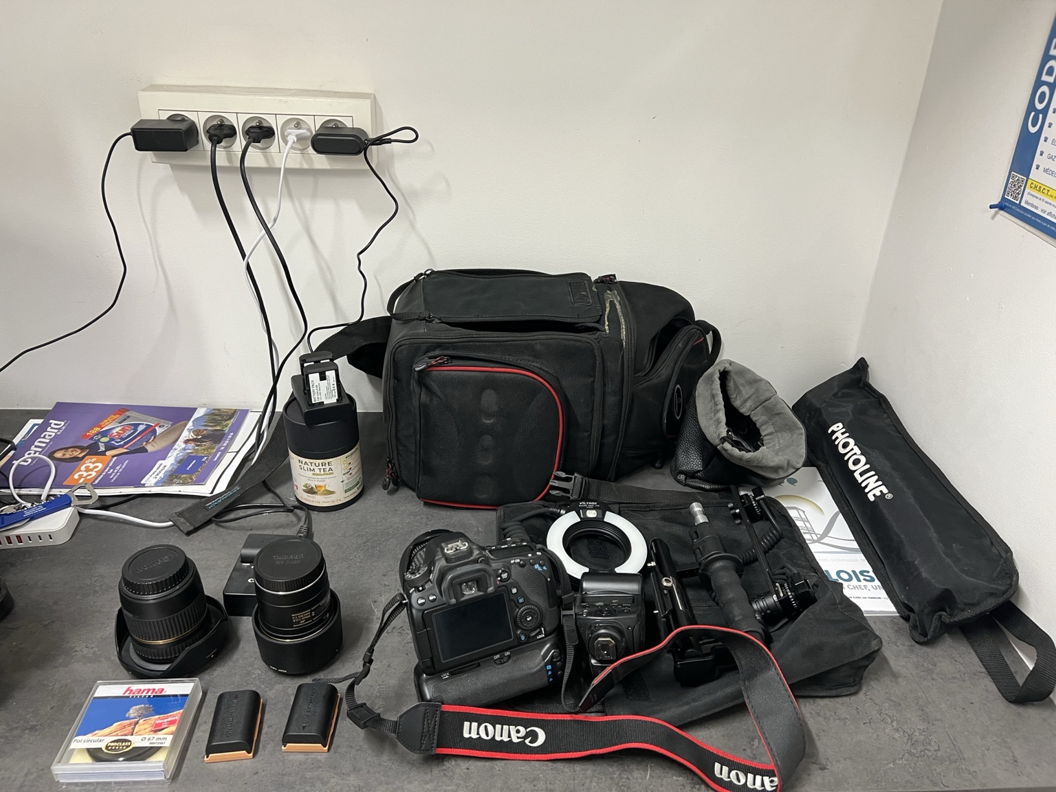 Pack Canon EOS 80D complet avec 3 objectifs Tamron, grip, flash macro, trépied et accessoires - Miniature 3