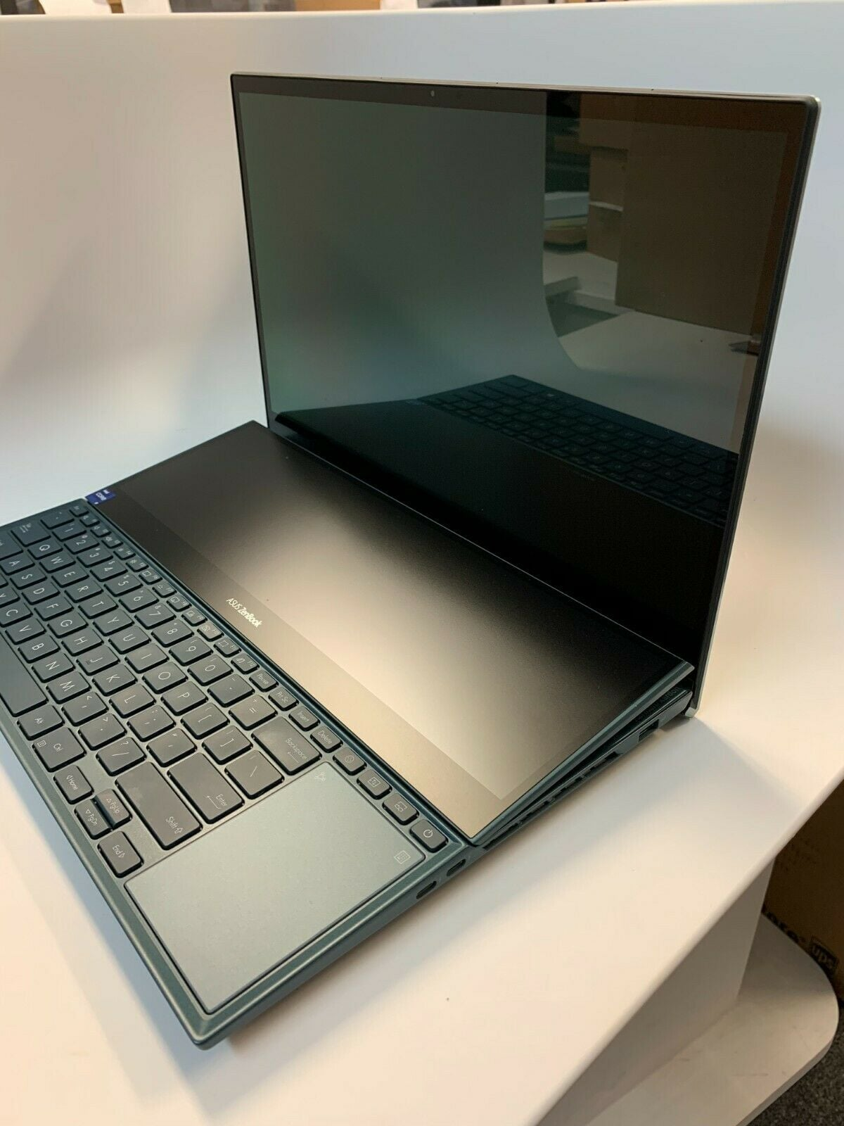 ASUS ZenBook Pro Duo 15 OLED UX582HS-XH99T Laptop - 32GB, 1TB, GeForce RTX 3080 - Miniature 2