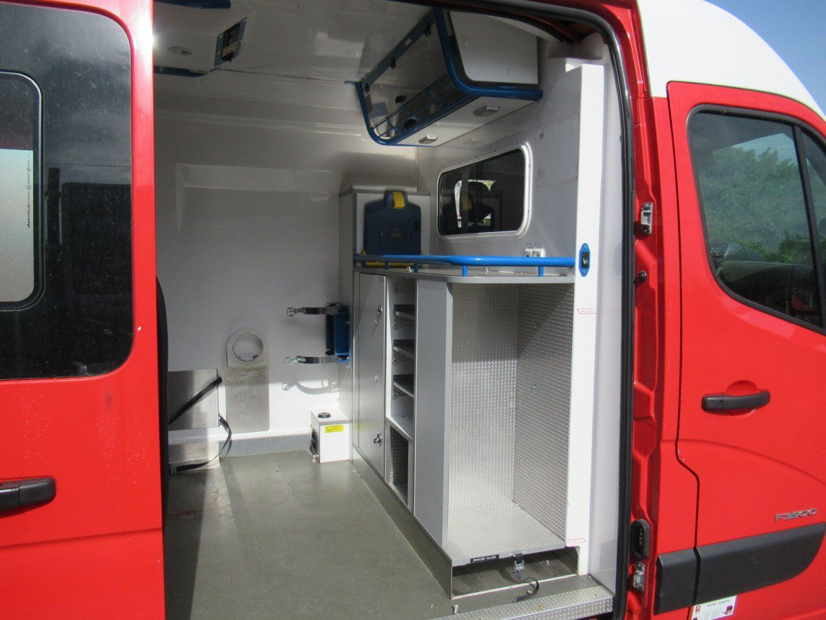 Renault Master Fourgon tolé L2H2 DCI 125 - Miniature 2