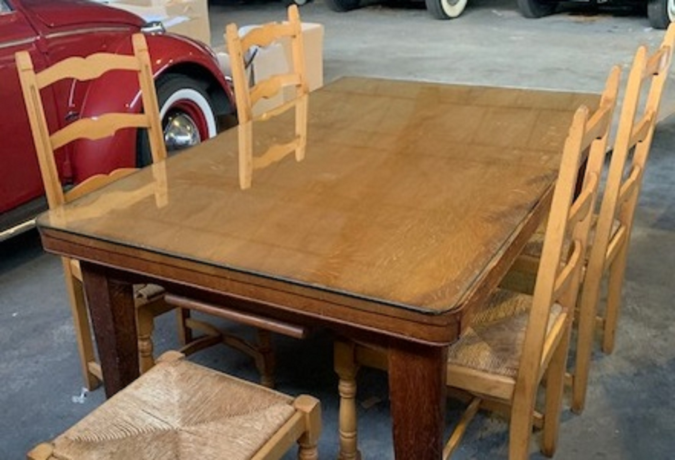 Table avec verre de protection et 4 chaises - Miniature 2