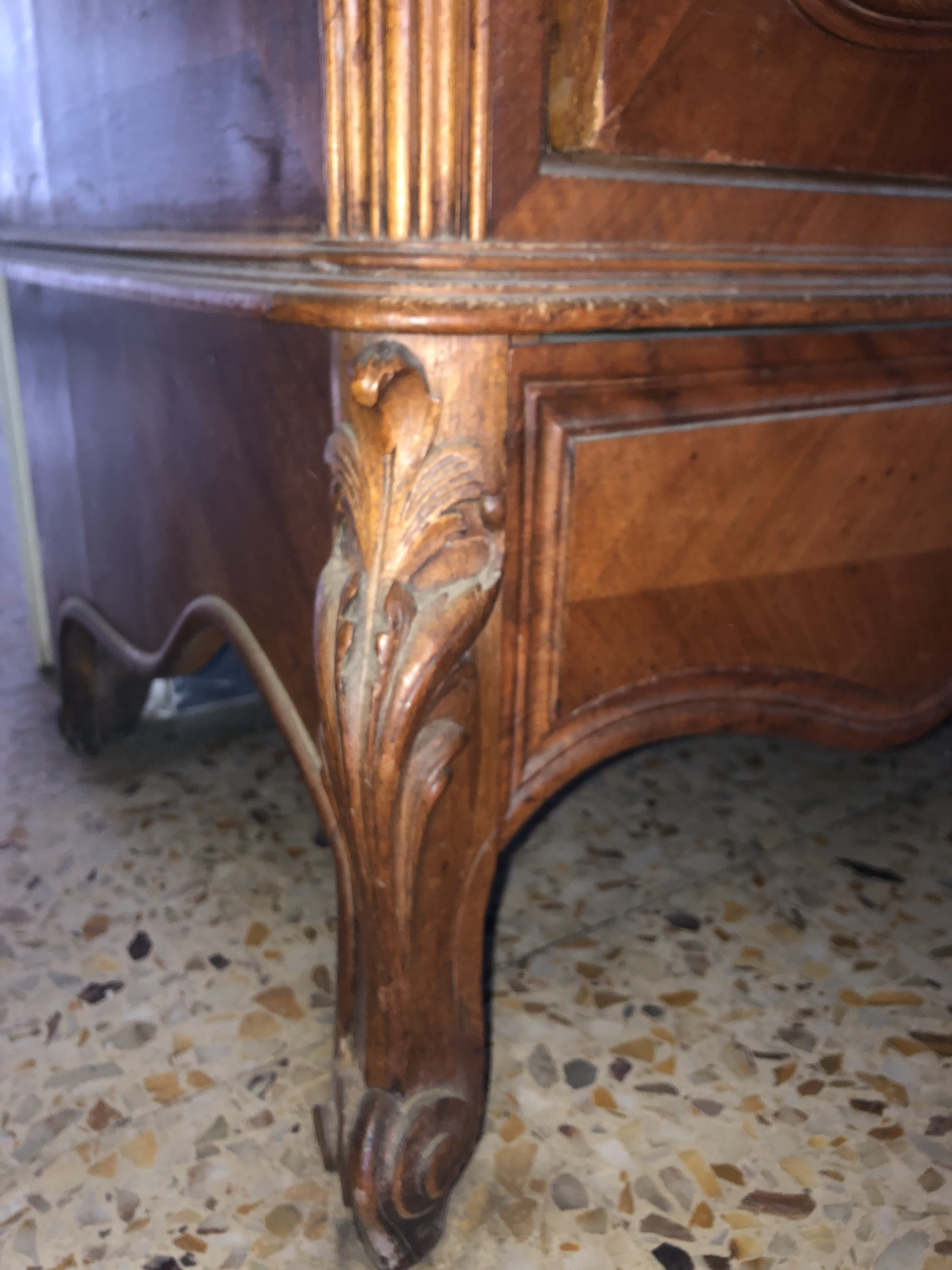 Grande armoire avec miroir en bosib