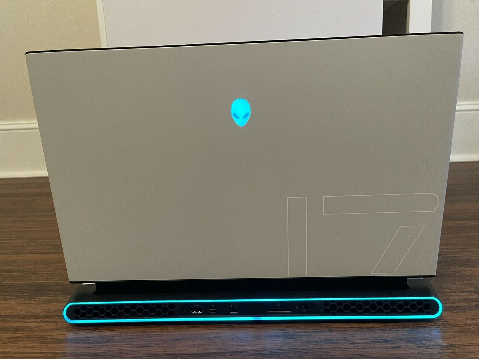 Alienware m17 R4, 17.3 in Gaming Laptop- Intel i7-10870H, 16GB DDR4 RAM, 1TB SSD